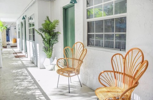 Key Biscayne Apartment | One Bedroom with Pool close to the Beach -