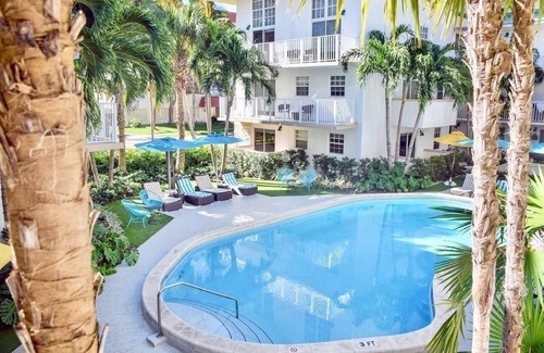 Key Biscayne Apartment | One Bedroom with Pool close to the Beach -