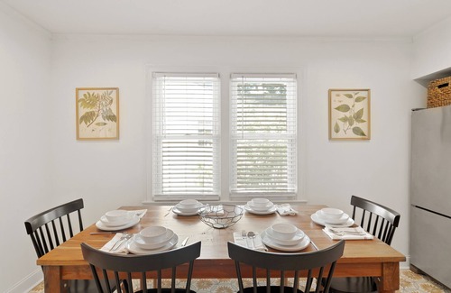 North Charleston House | One block from Park Circle Restaurants & Bars!