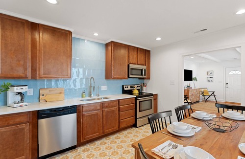 North Charleston House | One block from Park Circle Restaurants & Bars!