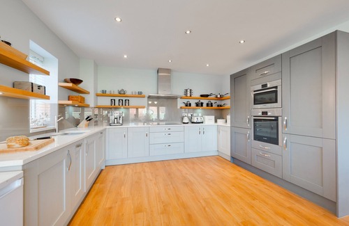 Holt House | One Brightwell Close
