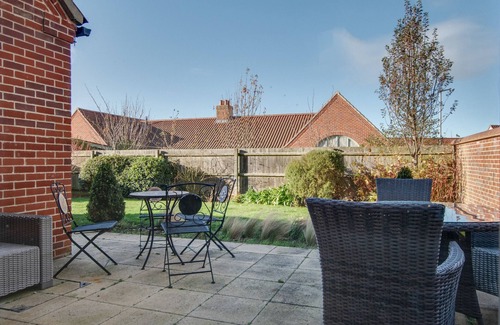 Holt House | One Brightwell Close
