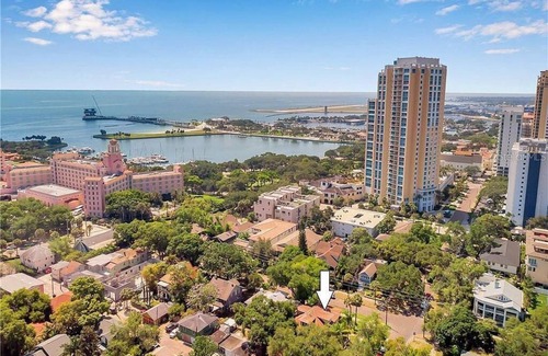 Historic Old Northeast Apartment | ONE Inn and Suites Walnut Room