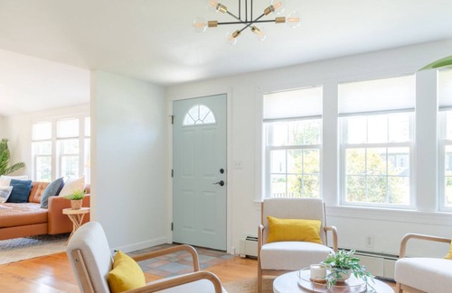 Narragansett House | One level home! Fenced yard, central a/c, dog friendly w/ approval