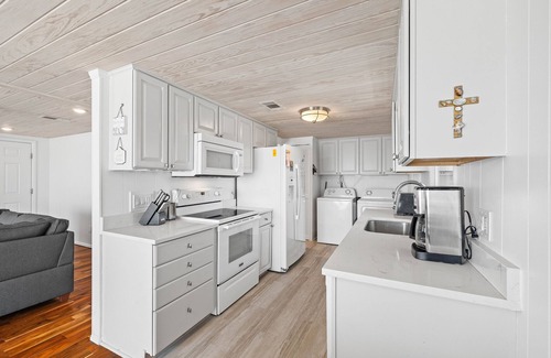 East End House | One More Sunrise: Now offering short stays through the end of 2024! Book Now!