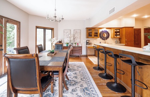Northeast Pensacola House | One of a Kind Large MCM Home! Huge 400+yr Oaks 20 min to Pensacola Beach