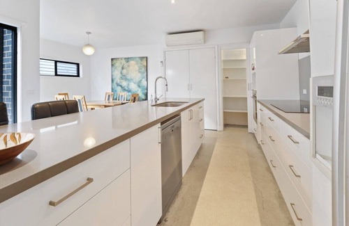 Geelong West House | One Raven Perch I Geelong Townhouse near CBD