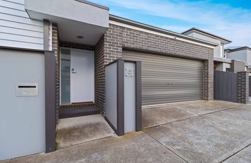 Geelong West House | One Raven Perch I Geelong Townhouse near CBD
