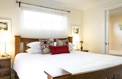 Upper Wakefield Bed & Breakfast | One Tree Bed and Breakfast: The Retreat