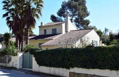 Sanary-sur-Mer House | Only 250m from the sea, villa with air-conditioning and private, heated pool