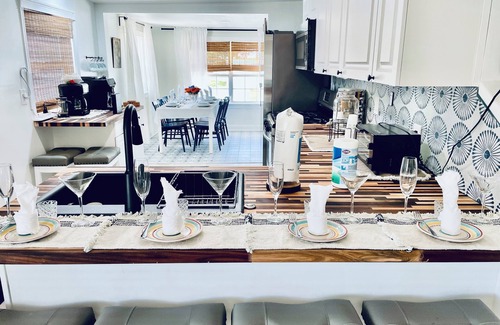Dunedin House | Only 4 bedroom with a view of Main Street located in the Downtown Core District