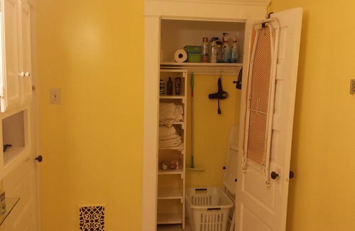 Lakewood Apartment | Only 5 miles from CLE