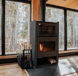 Petite-Riviere-Saint-Francois Ski Chalet | ONNEA - Magical Chalet with Stunning Views, Sauna & Hot Tub
