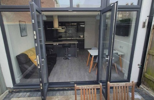 Cleethorpes House | Oole 2 bed 2 bath house near beach with own parking