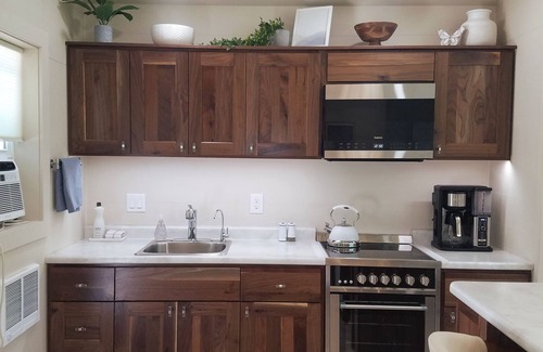 Elroy Cottage | Opal Little Lodge - Luxury Stay with a Panoramic Tree Top Viewn