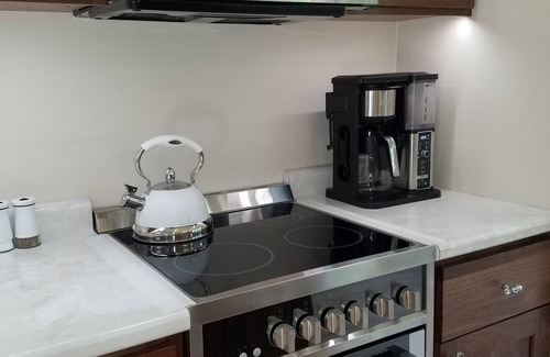 Elroy Cottage | Opal Little Lodge - Luxury Stay with a Panoramic Tree Top Viewn