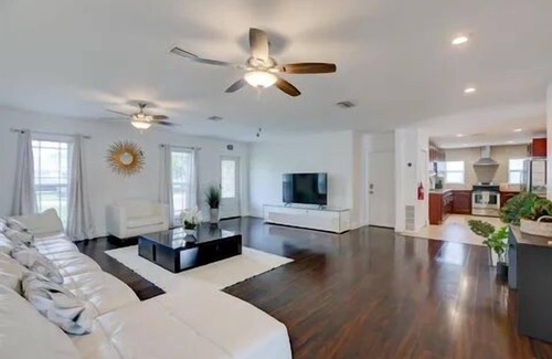 Palm Aire Village West House | Open concept 4 BR with heated pool and lounge area