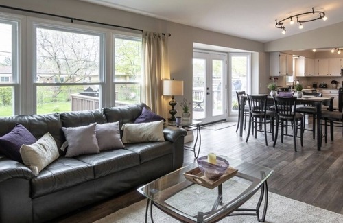 Warren House | Open Concept Centrally-Located in Metro Detroit