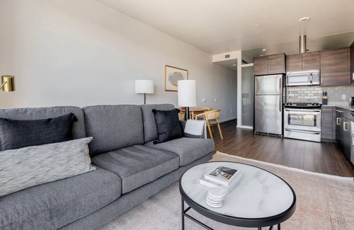 Civic Center Apartment | Open Hayes Valley 1BR w/on-site Retail, Theater & Pool, by Blueground