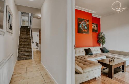 Moffat Apartment | Open Mind Property - 4 Bedroom House with Hot Tub