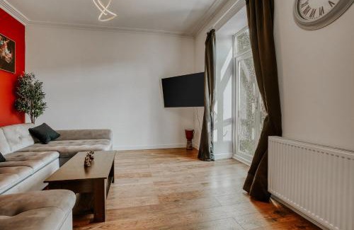 Moffat Apartment | Open Mind Property - 4 Bedroom House with Hot Tub