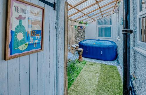 Moffat Apartment | Open Mind Property - 4 Bedroom House with Hot Tub
