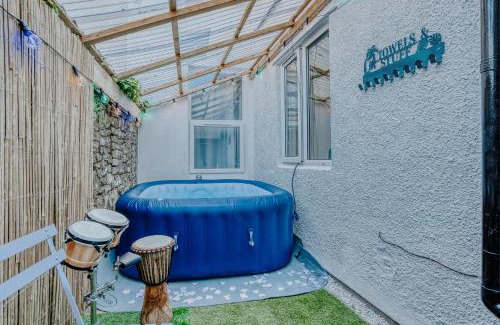 Moffat Apartment | Open Mind Property - 4 Bedroom House with Hot Tub