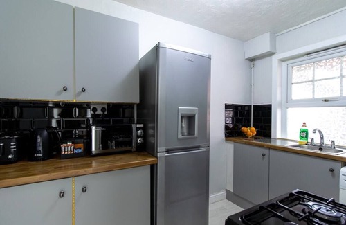 Southsea Apartment | Open Mind Property - Southsea with Free Parking