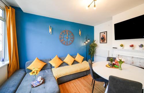 Portsmouth House | Open Mind Property - HotTub, 7 Guests & Parking