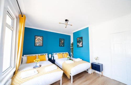 Portsmouth House | Open Mind Property - HotTub, 7 Guests & Parking