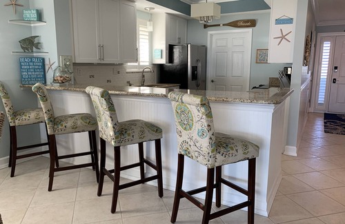 Navarre Beach Condo | Open October dates discounted! Beach service included until the end of October