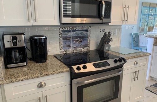 Navarre Beach Condo | Open October dates discounted! Beach service included until the end of October