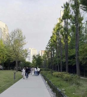 Yeonnam-dong Apartment | OPEN SALE, SONG Stay Park, Airport Railroad, Hongdae Station, Yeontral Park, 7 people, queen bed, air conditioner in each room, dryer, WiFi, foreigners only