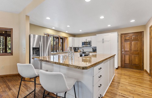 Flagstaff Cabin | Openings Sept.& Oct. | Large Home | Enjoy LVT Local Discounts