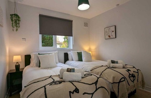 Sidmouth Apartment | OPP Sidmouth - Cosy Coastal Chalet great views! BIG SAVINGS booking 7 days or more! - Dogs by Request Only