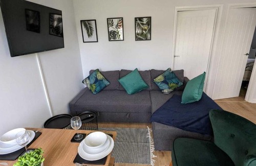 Sidmouth Apartment | OPP Sidmouth - Cosy Coastal Chalet great views! BIG SAVINGS booking 7 days or more! - Dogs by Request Only