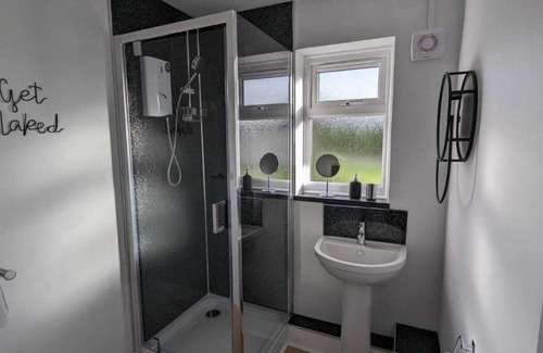 Sidmouth Apartment | OPP Sidmouth - Cosy Coastal Chalet great views! BIG SAVINGS booking 7 days or more! - Dogs by Request Only