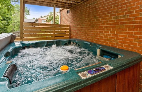 Donelson House | OPRY AREA GEM! 2 Bed/2 Bath/Hot Tub/Sleeps 6!