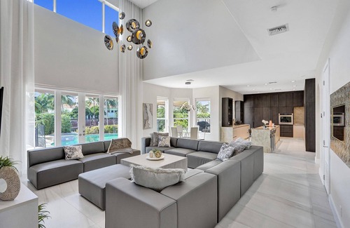 South Lake Villa | Opulence On The Bay ~ w/Heated Pool/Hot Tub/Near Beach 🏖️