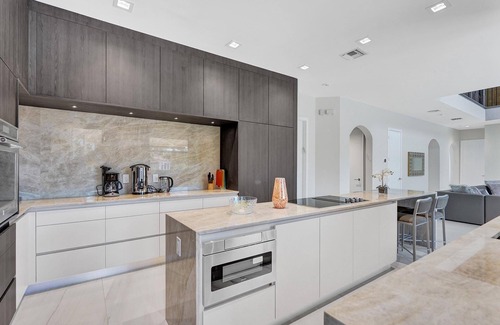 South Lake Villa | Opulence On The Bay ~ w/Heated Pool/Hot Tub/Near Beach 🏖️
