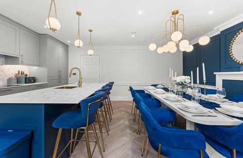 Upper Town Apartment | Opulent 4 Bed in Central Bath