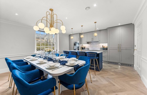 Upper Town Apartment | Opulent 4 Bed in Central Bath