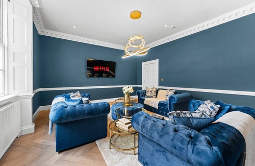 Upper Town Apartment | Opulent 4 Bed in Central Bath