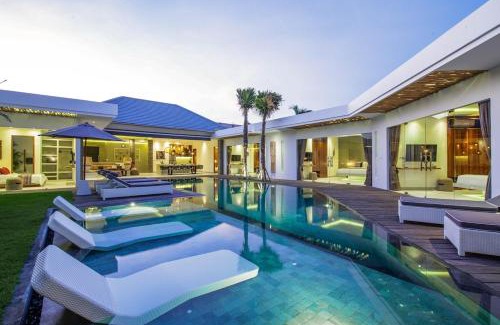 Berawa Villa | Opulent 6 Br In Canggu, 400m To Finns Beach Haven