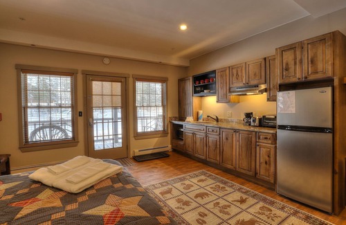 Oquossoc Hotel | Oquossoc Suite #5 | A/C