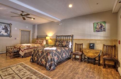 Oquossoc Hotel | Oquossoc Suite #5 | A/C