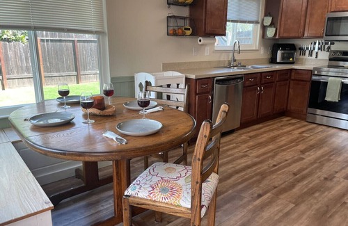 Vacaville House | Orange Blossom Bungalow - 2/2 Lush Yard+Kids Toys!