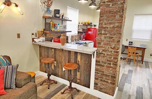 Indianapolis Apartment | Orange Delight (bates hendricks)