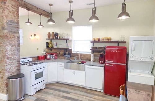 Indianapolis Apartment | Orange Delight (bates hendricks)