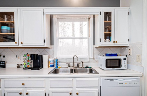 Southeast Raleigh House | Orange Hills! 4 Bdrms & Hot Tub!